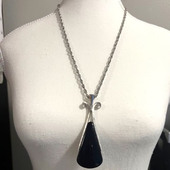 VTG Avon 31" Silver Tone Large Black & Silver Chrome Art Deco Pendant Necklace - Picture 1 of 8